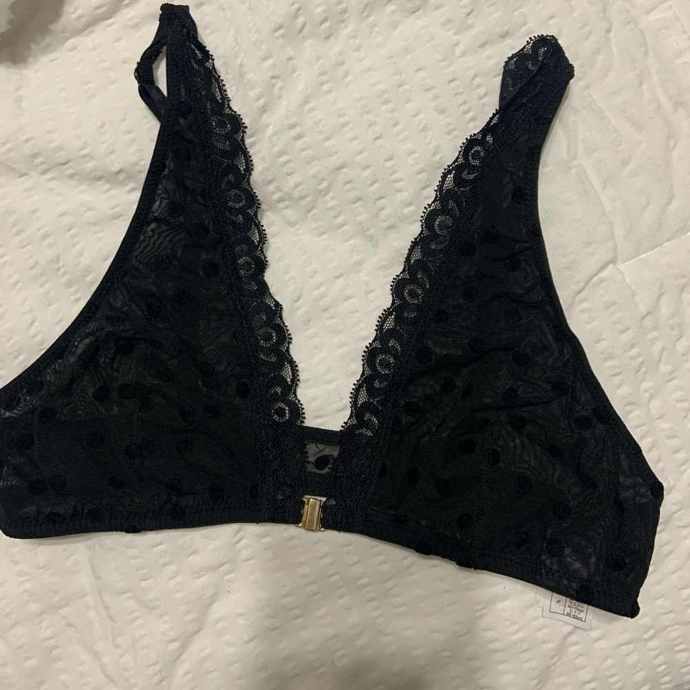 Super cute bralette!
